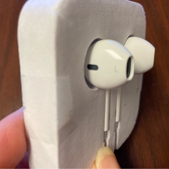 💝HP💝 BRAND NEW Apple Ear Buds MINT CONDITION Brand New Never Used!! - Picture 3 of 9